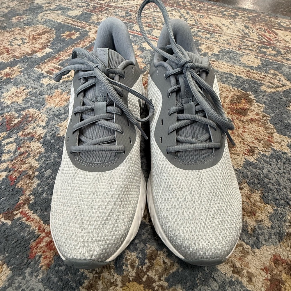 Nike Revolution 5 Running Shoes Gray Women’s Size 9.5 BQ3207-006